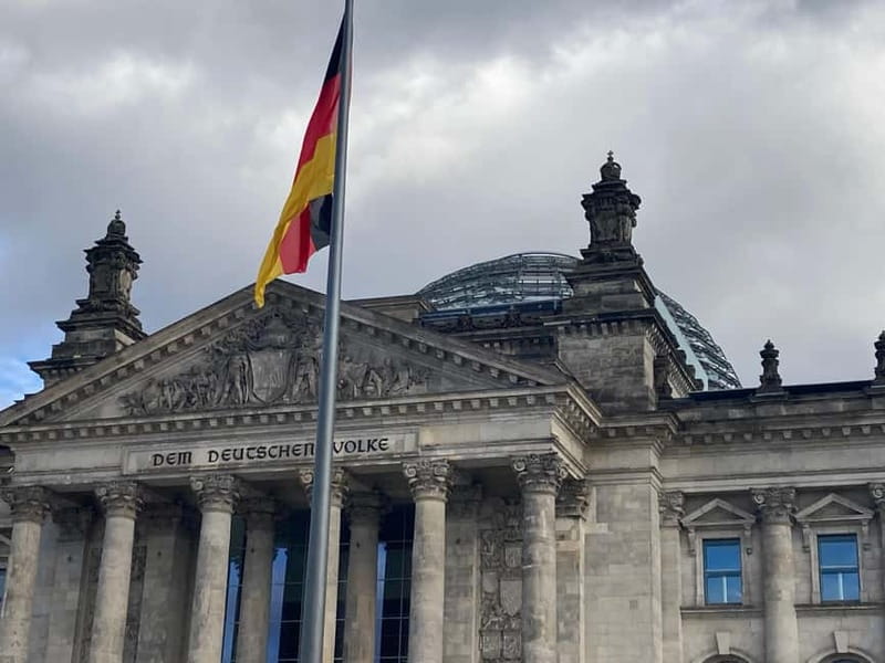 Guided Insider Tour Government and Parliament District - The walk to Brandenburg Gate
