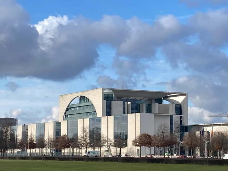 Guided Insider Tour Government and Parliament District - Who should book this walk?