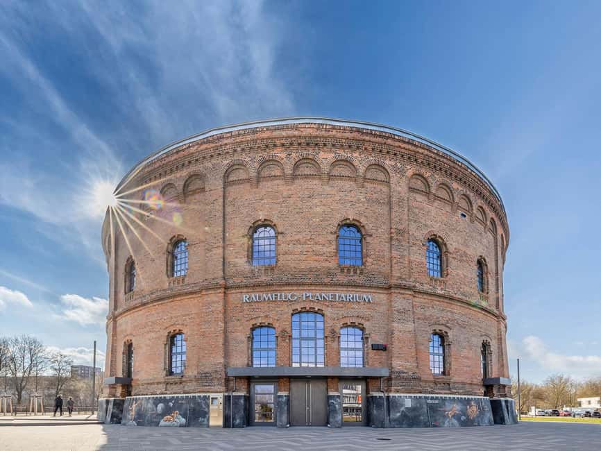Halle (Saale) : Die Stadtrundfahrt mit dem Halle-Hopper - Prehistory at Landesmuseum and the city courthouse