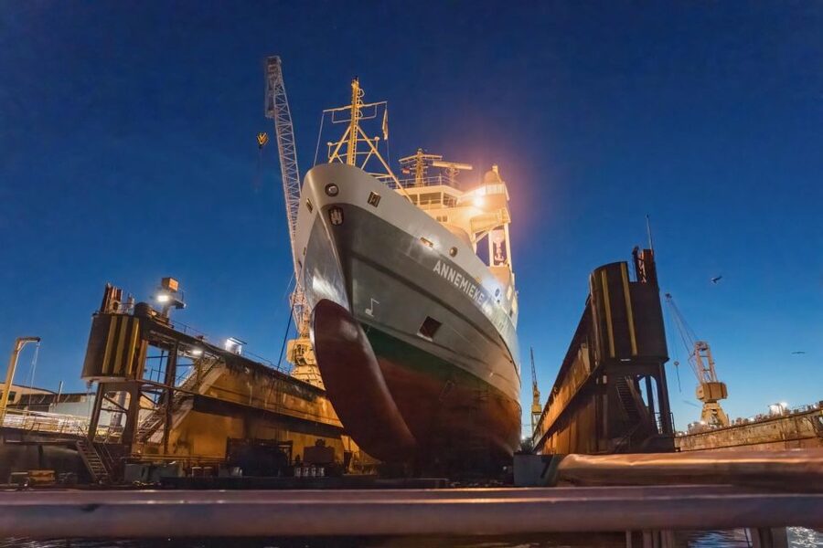 Hamburg: 1.5-Hour Evening Lights Harbour Cruise on a Ship - Key points to know before sailing
