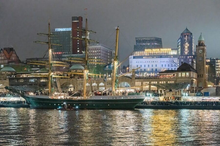 Hamburg: 1.5-Hour Evening Lights Harbour Cruise on a Ship - Is $29 a fair price?