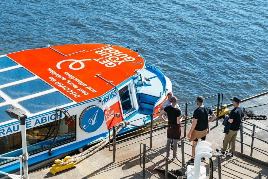 Hamburg: 1.5-Hour Harbor and Speicherstadt Day Cruise - Oevelgönne, Elbstrand, and the wider Elbe