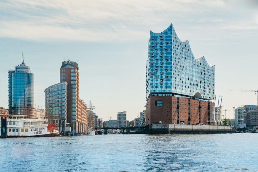 Hamburg: 1.5-Hour Harbor and Speicherstadt Day Cruise - Container terminals and Blohm+Voss