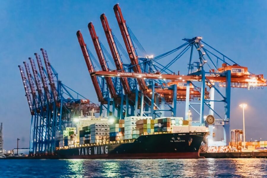 Hamburg: 1.5h Grand Harbor Evening Lights Cruise - Key points to know before booking