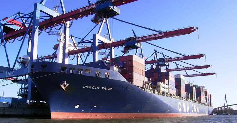 Hamburg: 1-Hour Harbor Cruise - Starting at St. Pauli Landungsbrücken