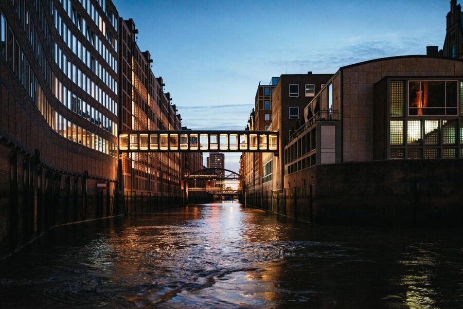 Hamburg: 1-Hour Harbor Evening Lights Cruise - HafenCity and the Elbe Philharmonic Hall