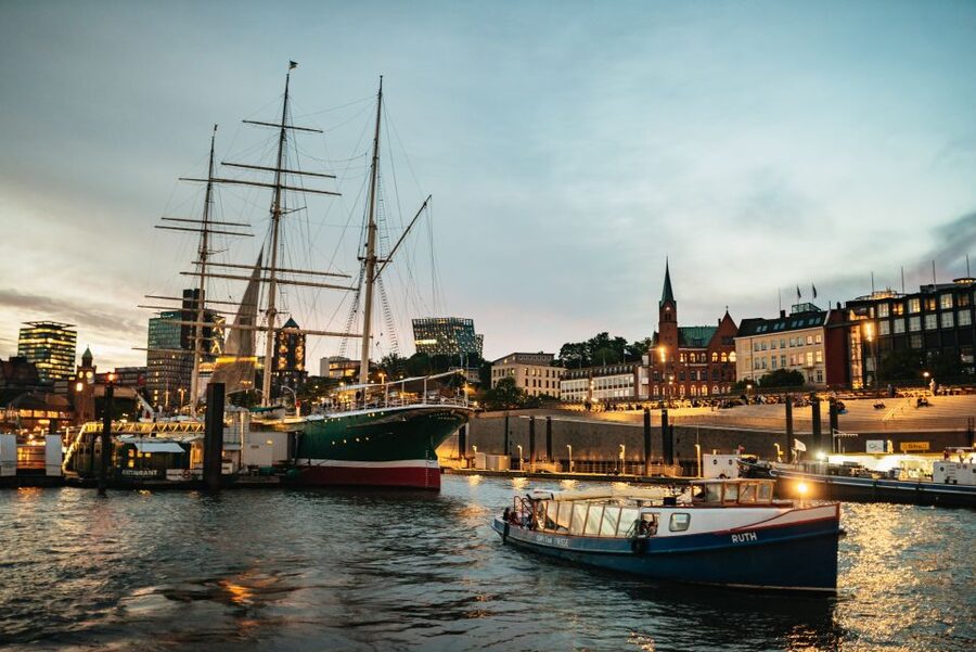 Hamburg: 1-Hour Harbor Evening Lights Cruise - What the $30 price delivers