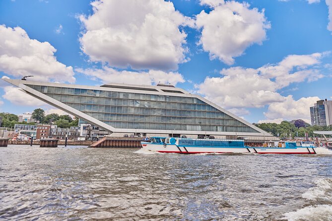 Hamburg: 2-Hour Harbor Cruise - From city waterfront to working harbor