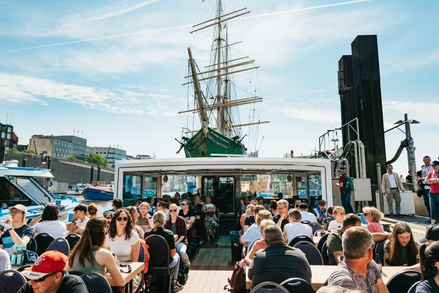 Hamburg: 2-Hour XXL Port of Hamburg Cruise Tour - HafenCity and the Elbphilharmonie from the water