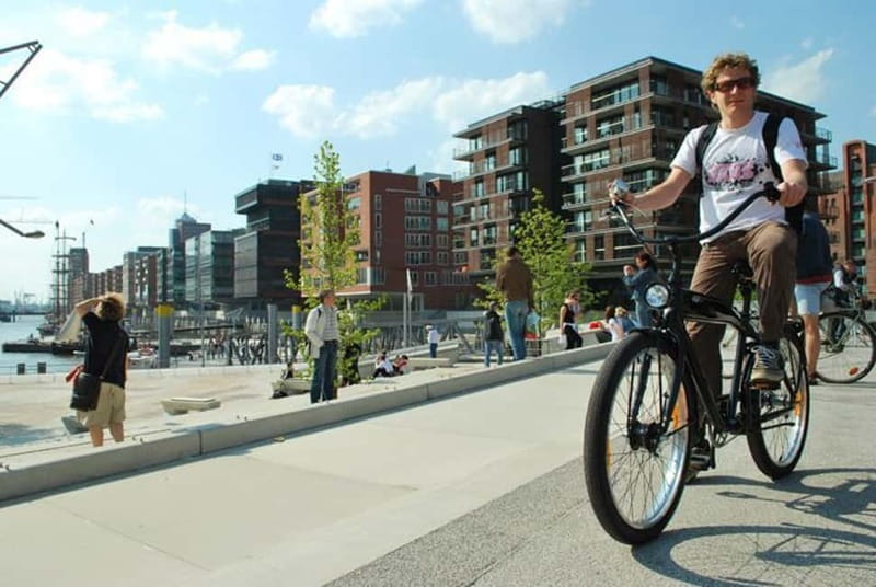 Hamburg 3-Hour Bike Tour - The Alster lakes: Hamburg’s calm center