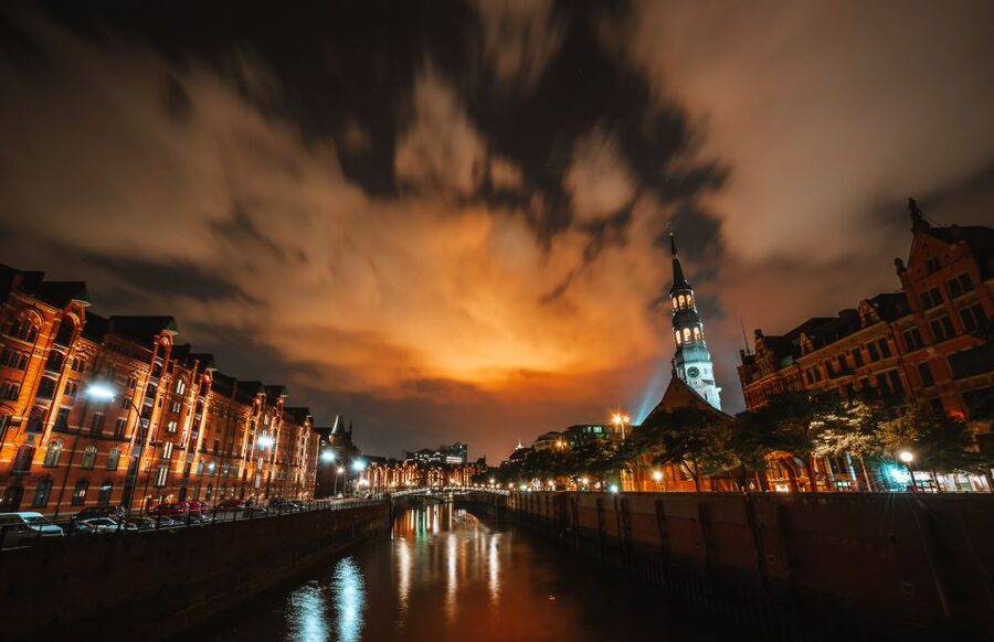 Hamburg: 90-Minute Evening Lights Harbor Cruise - A night cruise that shows Hamburg’s working side
