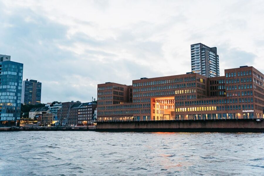 Hamburg: 90-Minute Evening Lights Harbor Cruise - Elbphilharmonie and the changing city view