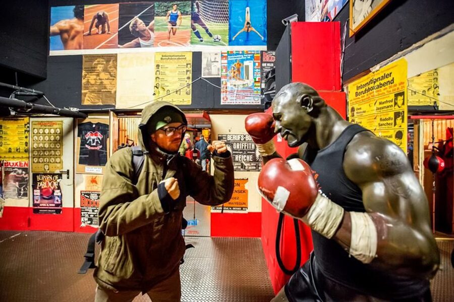 Hamburg: Adults Only Reeperbahn Tour - Davidwache and the reality behind the neon