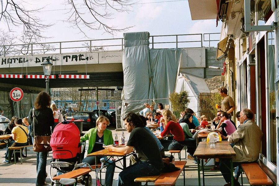 Hamburg: Downtown, Alster & Creative Neighborhoods by Bike - St. Georg and multicultural Hamburg