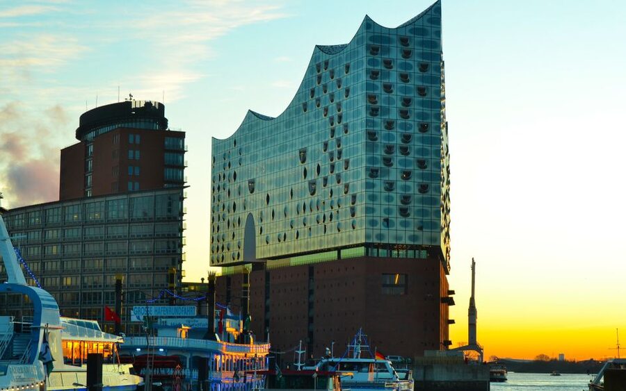 Hamburg: Elbphilharmonie Plaza, Highlights & Surroundings - The harbor police station and the old port setting
