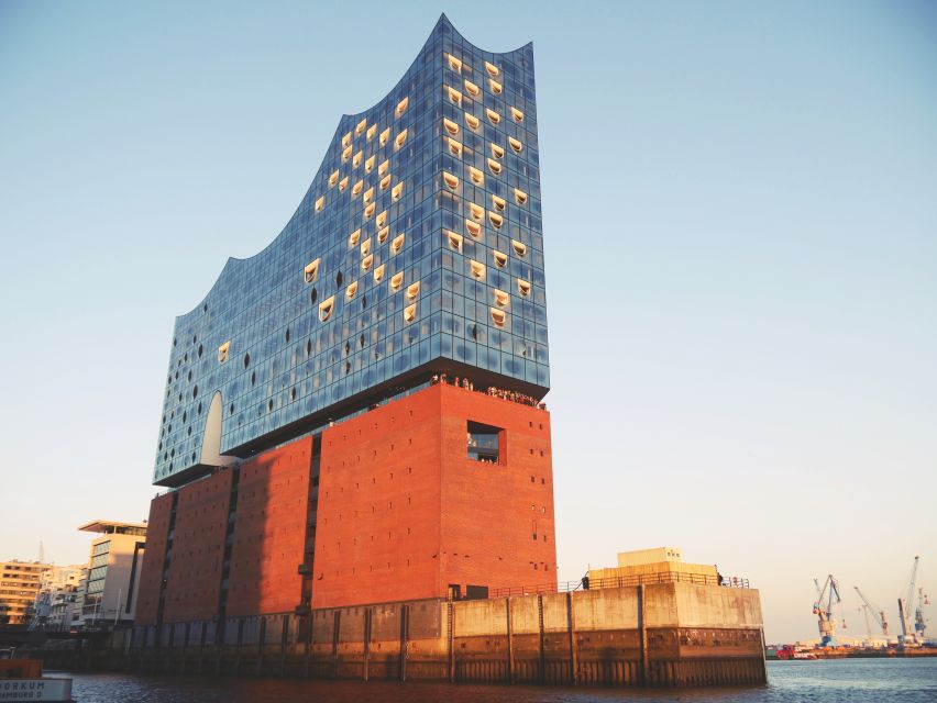 Hamburg: Elphi Plaza Guided Tour with Störtebeker Beer - Who should take this Elbphilharmonie tour?