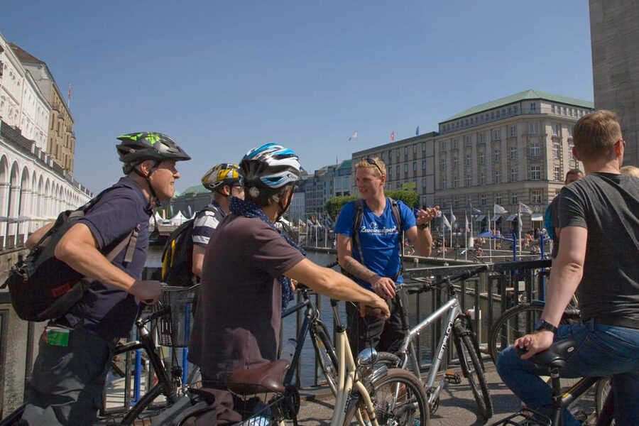 Hamburg: Guided Bike Tour - Cycling through the old Elbe Tunnel