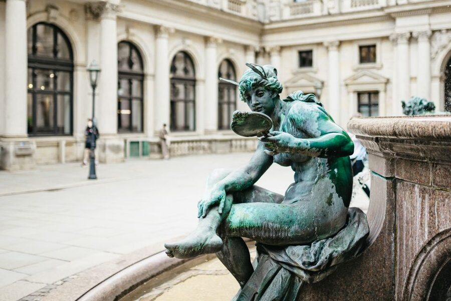 Hamburg: Guided Walking Tour for Magic Fans - Deichstraße: Hamburg’s most picturesque old street