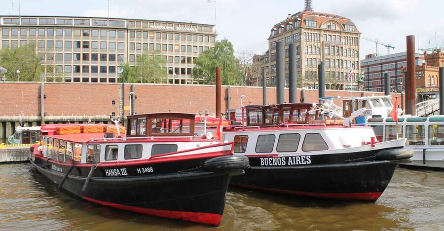 Hamburg: Harbor Cruise - Starting beside Speicherstadt at Kajen 1