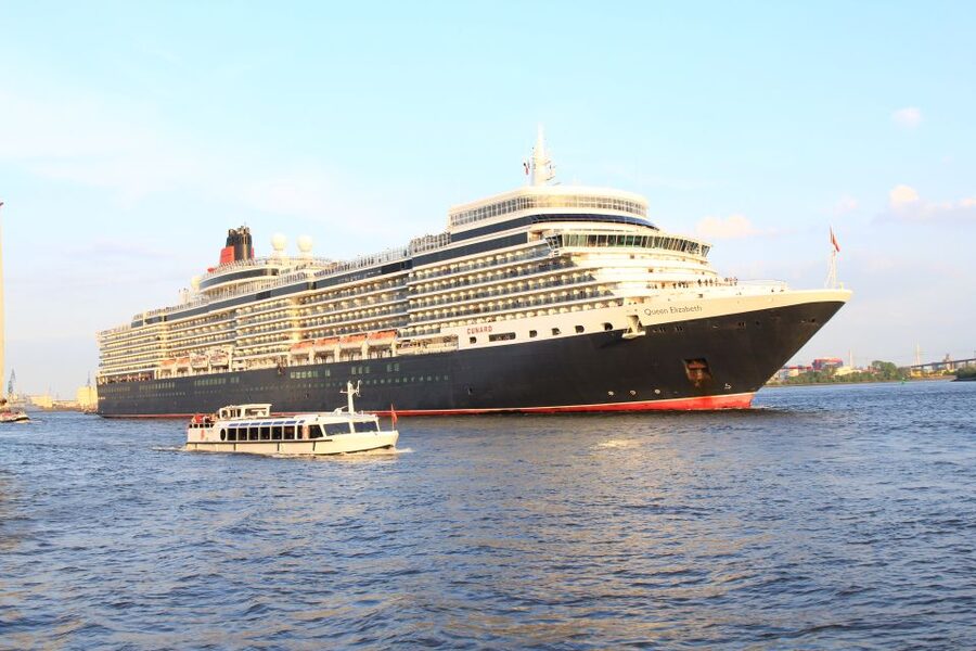 Hamburg: Harbor Cruise - St. Pauli landing bridges, Blohm and Voss, and museum ships