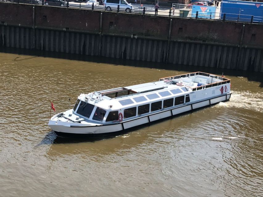 Hamburg: Harbor Cruise - German commentary and what you will learn