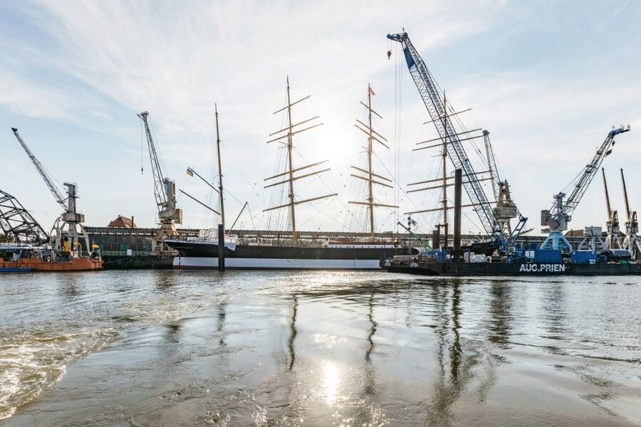 Hamburg: Harbor Cruise with Wine and Cheese - A practical way to plan your evening
