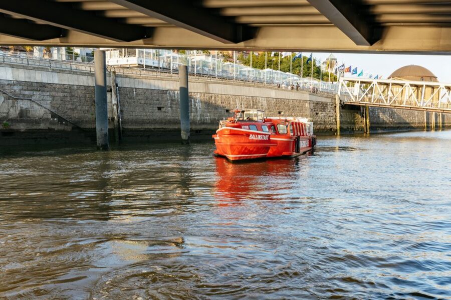 Hamburg: Harbor Cruise with Wine and Cheese - Who will enjoy this cruise most