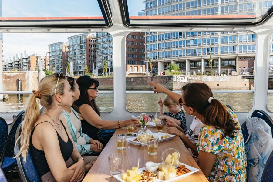 Hamburg: Harbor Cruise with Wine and Cheese - The check-in point is easy to miss