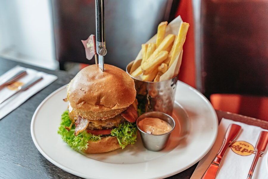 Hamburg: Hard Rock Cafe Skip-the-Line Meal - Why the Landungsbrücken location matters
