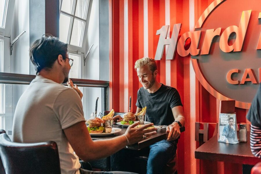 Hamburg: Hard Rock Cafe Skip-the-Line Meal - What skip-the-line seating really gives you