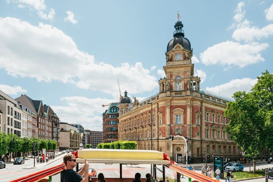 Hamburg: Hop-On Hop-Off Bus with Alster or Harbor Cruise - Why this bus and boat pairing works in Hamburg