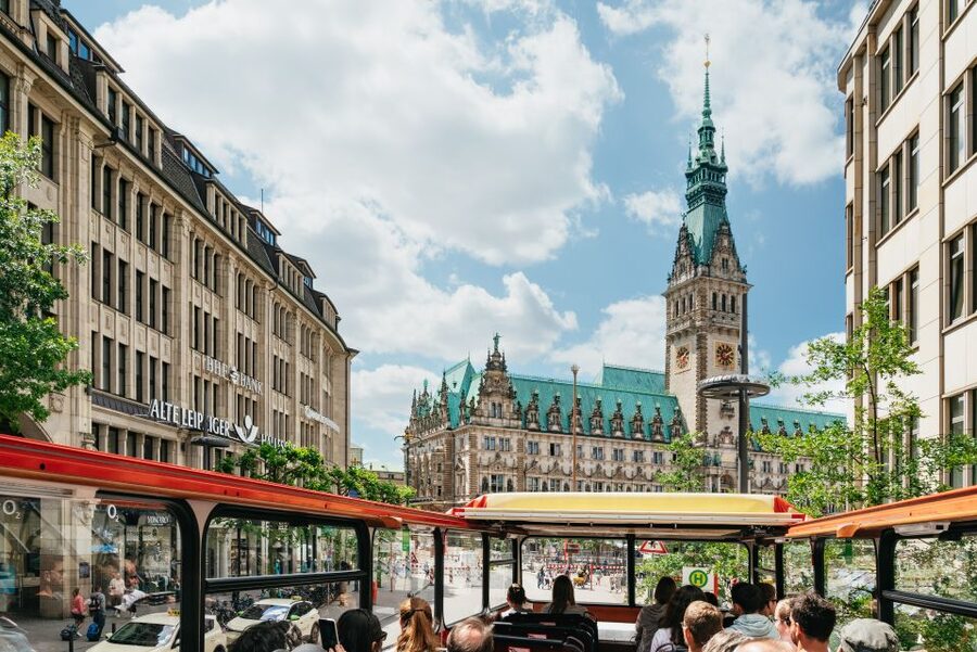 Hamburg: Hop-On Hop-Off Bus with Alster or Harbor Cruise - Alster Lake, Dammtor, and Planten un Blomen