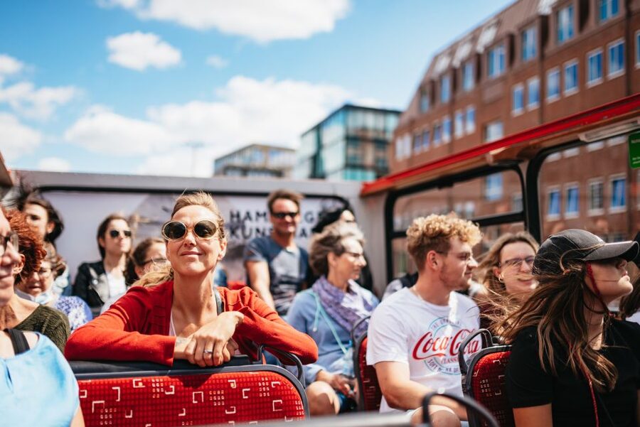 Hamburg: Hop-On Hop-Off Bus with Alster or Harbor Cruise - Choosing between the Elbe harbor cruise and Alster Lake