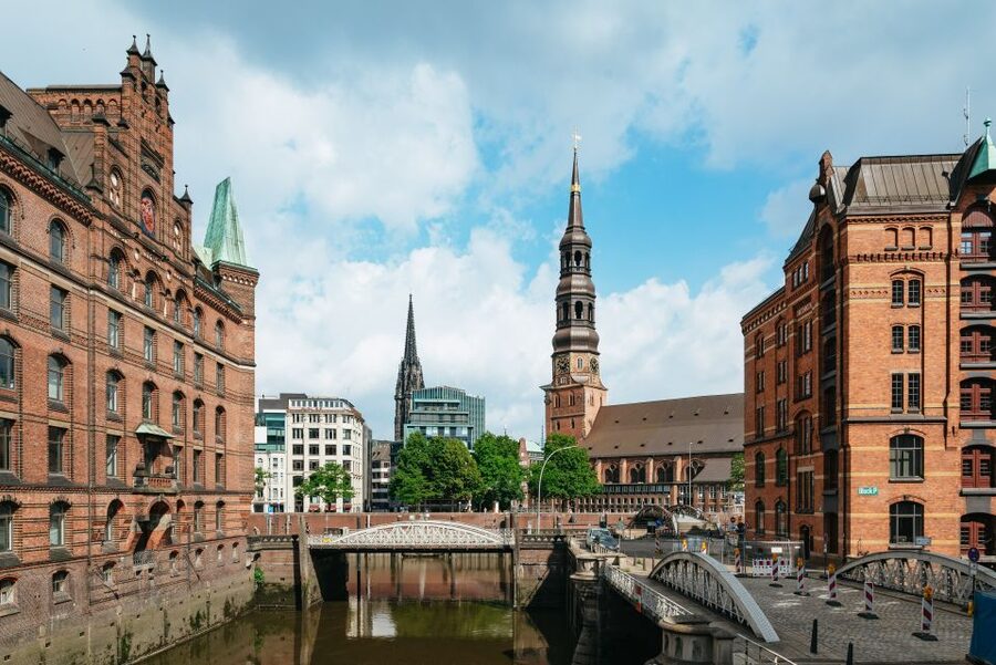 Hamburg: Line A Sightseeing Hop-On Hop-Off Bus Tour - Audio commentary, headphones, and the German loudspeaker