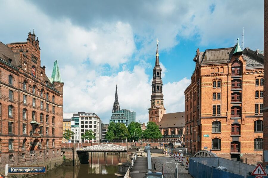 Hamburg: Line A Sightseeing Hop-On Hop-Off Bus Tour - Elbphilharmonie, HafenCity, and Überseequartier