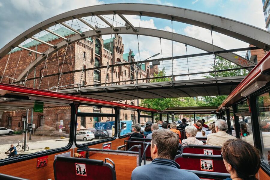 Hamburg: Line A Sightseeing Hop-On Hop-Off Bus Tour - The Alster side: Holzdamm, The Fontenay, and Harvestehude