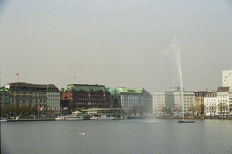 Hamburg: Line F Hop-On Hop-Off Bus and Boat Tour - Audio guides, live commentary, and the rain question