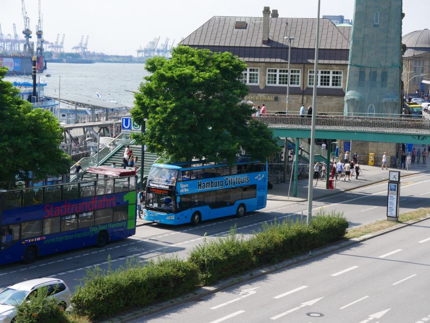 Hamburg: Line F Hop-On Hop-Off Bus and Boat Tour - Getting your bearings on the Hamburg route