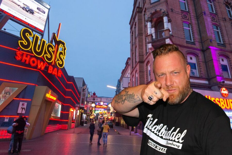 Hamburg: Olivia Jones Tour with Iconic Barker Fabian - Fabian’s view of barkers and pimps