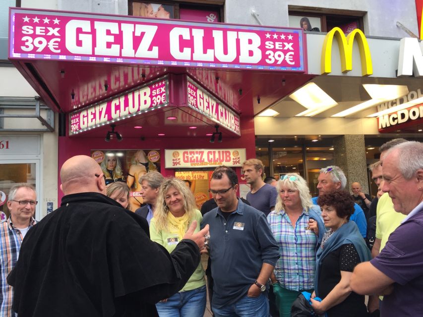 Hamburg: Original Kiez Tour in German with Eddy Kante - German language and walking demands