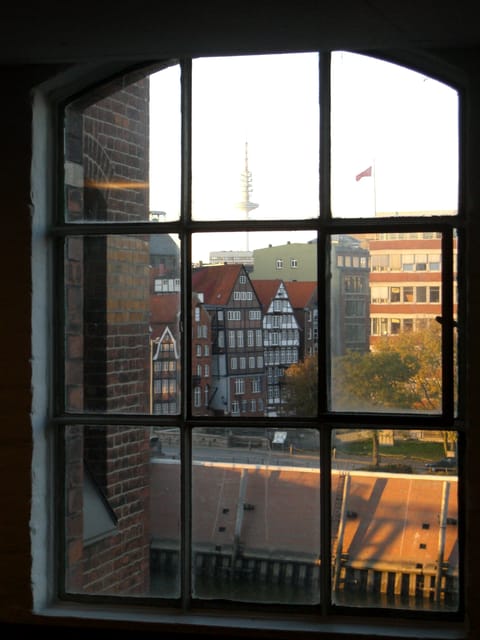 Hamburg: Private - Town Hall, Speicherstadt, Elbphilharmonie - What the private format adds