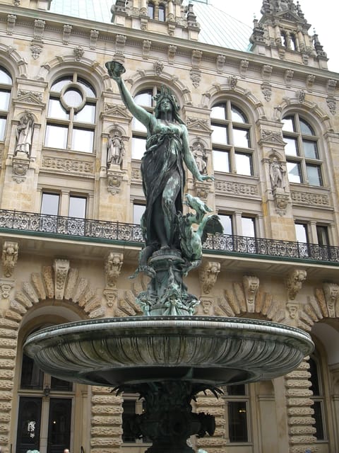 Hamburg: Private - Town Hall, Speicherstadt, Elbphilharmonie - The former stock exchange and Hamburg’s trading past