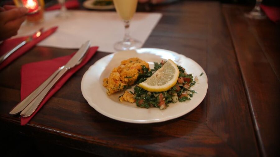 Hamburg: Schanzenviertel Culinary Tour - The guides: personal storytelling matters here