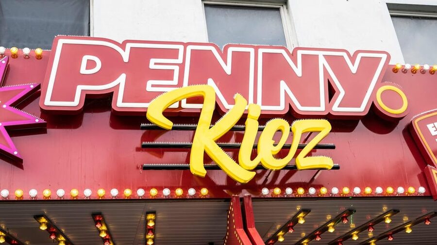 Hamburg: Sin & Sex Guided Tour of Reeperbahn - Key points at a glance