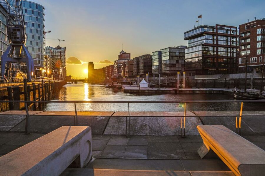 Hamburg: Speicherstadt and HafenCity 2-Hour Tour - The Speicherstadt town hall and Bei St. Annen