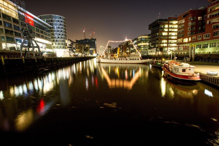 Hamburg: Speicherstadt and HafenCity 2-Hour Tour - Finishing at Chile House