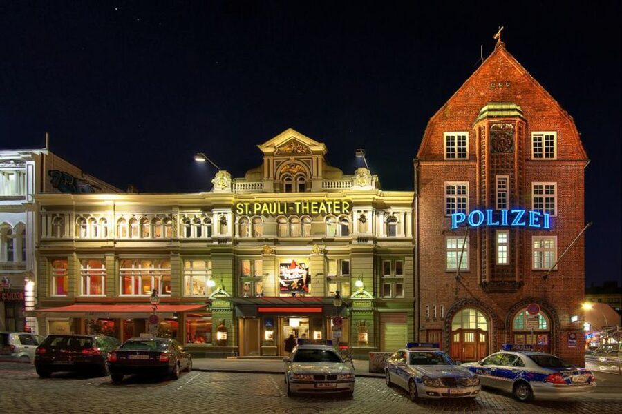 Hamburg: St. Pauli Highlights Guided Tour with Beer for 18+ - Große Freiheit and the Beatles connection