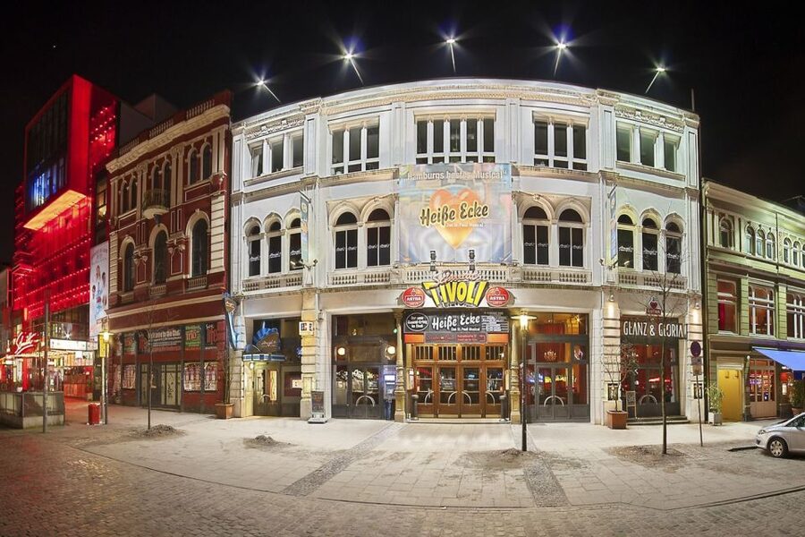 Hamburg: St. Pauli Highlights Guided Tour with Beer for 18+ - A local bar and the first drink