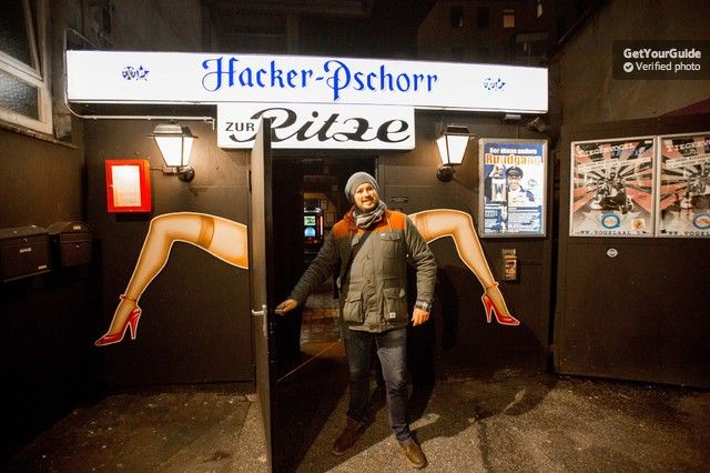 Hamburg: St. Pauli Red Light District Tour - Große Freiheit and the music-and-club connection