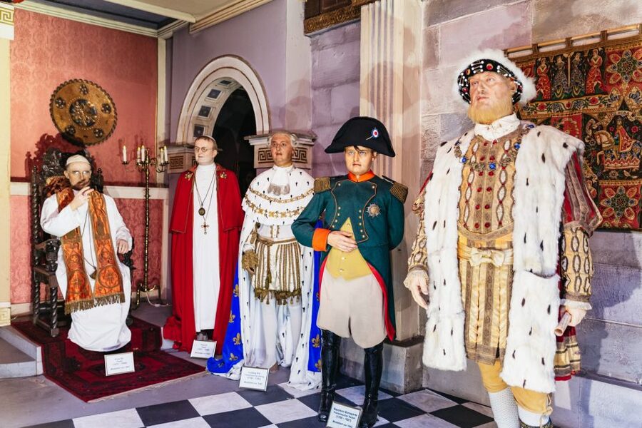 Hamburg: Ticket to the Panoptikum Waxworks - Why the St. Pauli location matters